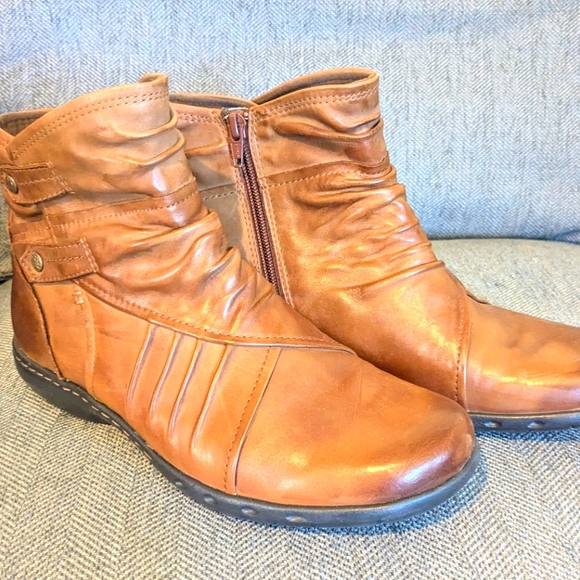 Stylish Tan Ankle Booties from Cobb Hill by New Balance - Picture 1 of 6